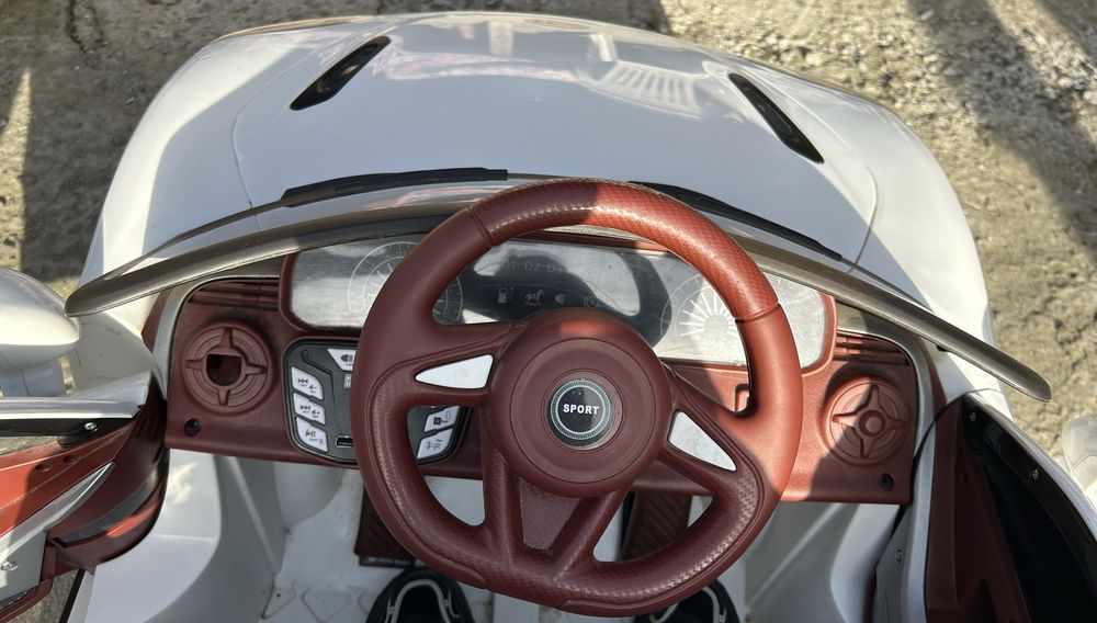 Masina mclaren white