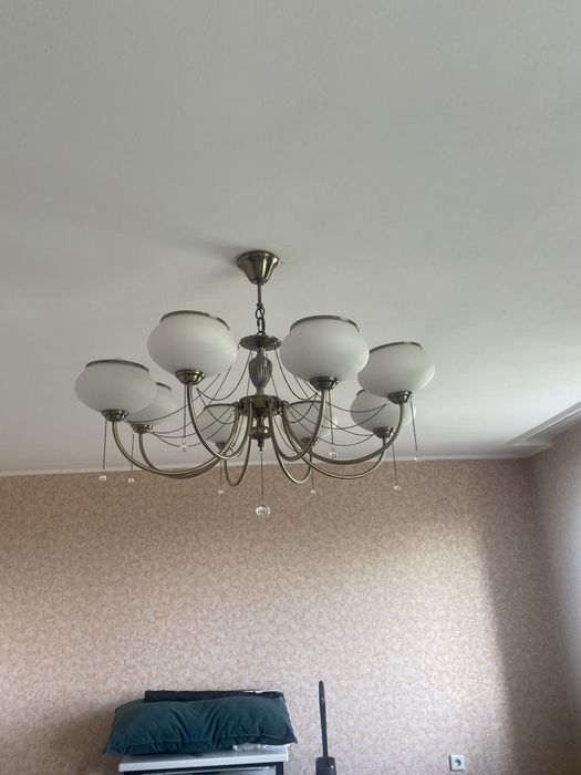 Продается люстра большого размера