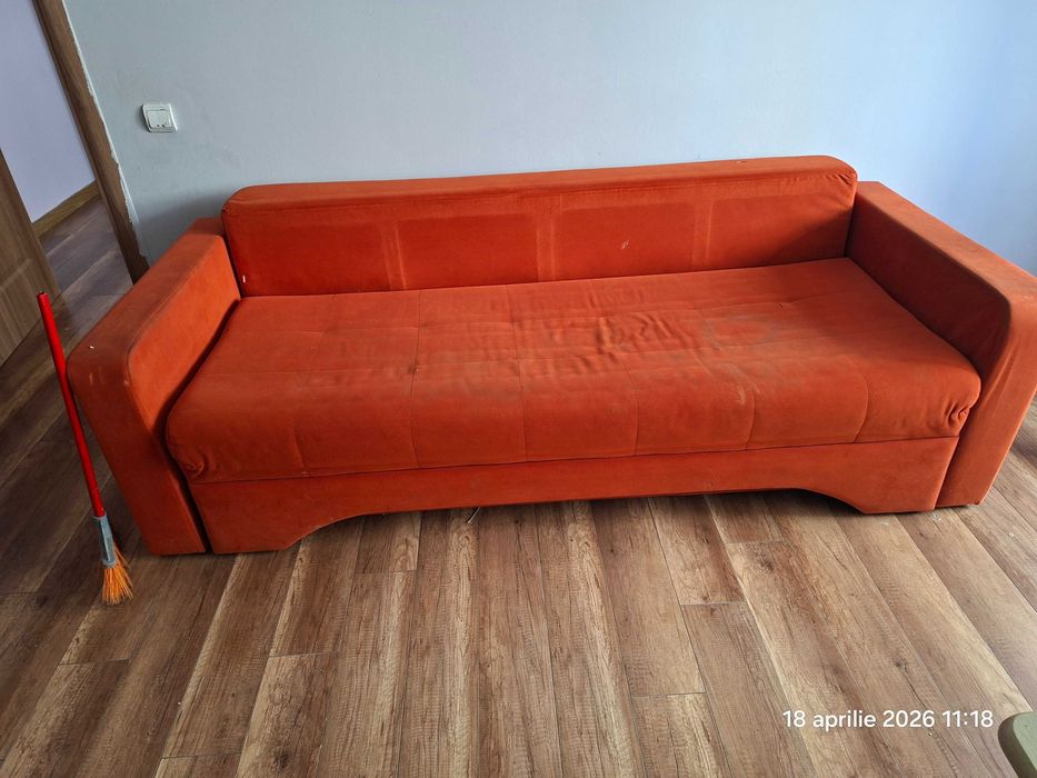 Vanzare frigider cu congelator vortex, pat matrimonial si canapea extensibila