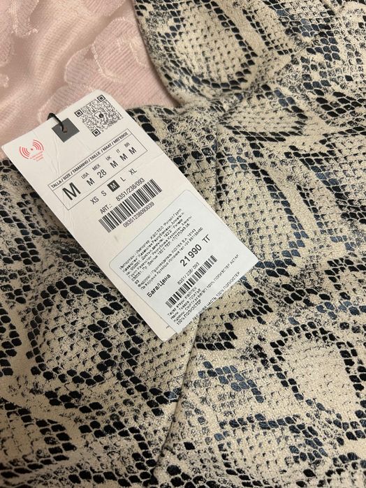 Платье Zara принт змеи