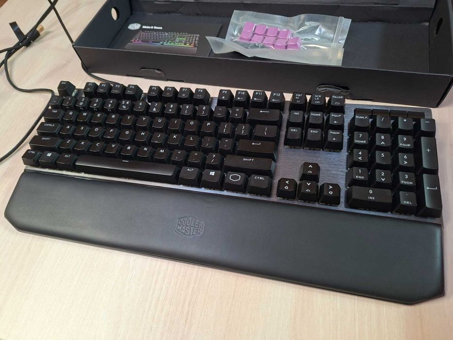 Нова геймърска клавиатура - Coolermaster MK750 RGB Cherry MX Brown Tactile Mechanical Keyboard
