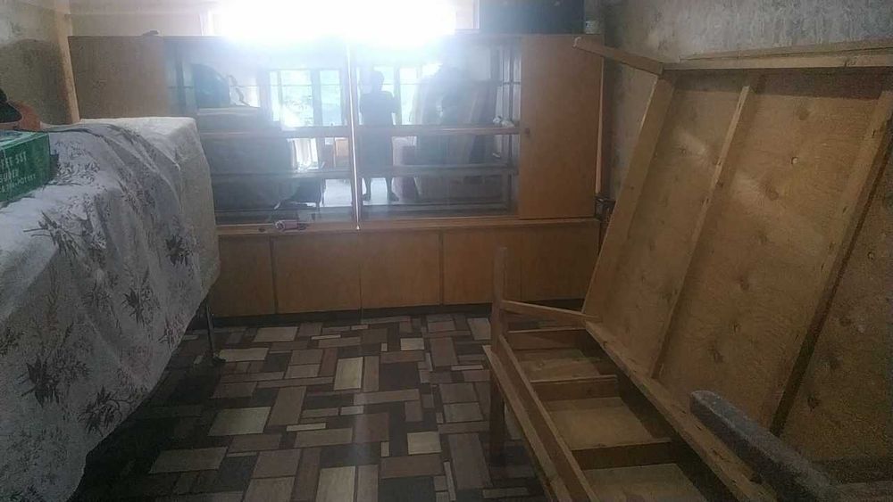 Отдам даром стенку
