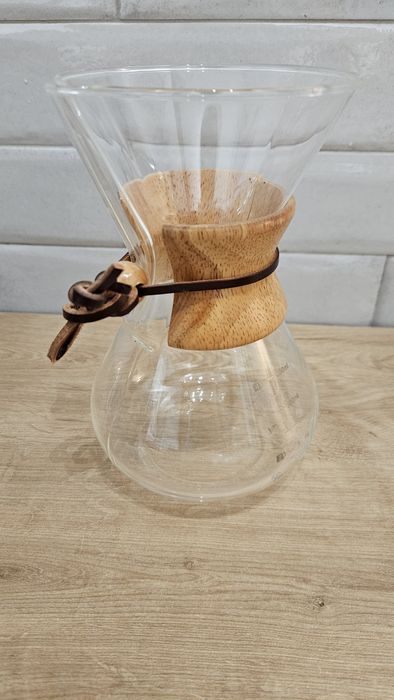 Cafetiera cu inel de lemn