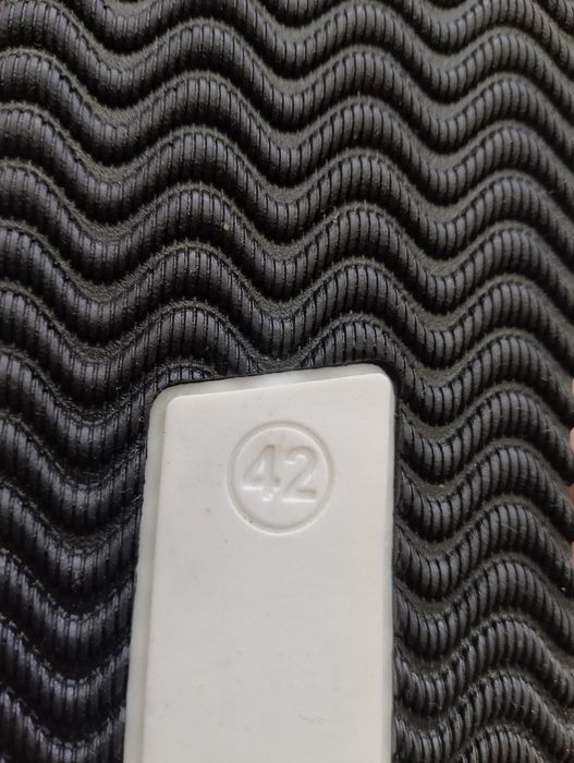 Кожаные кроссовки