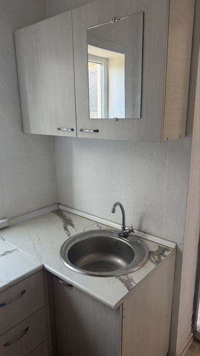 Продам кух гарнитур с газовым плитой