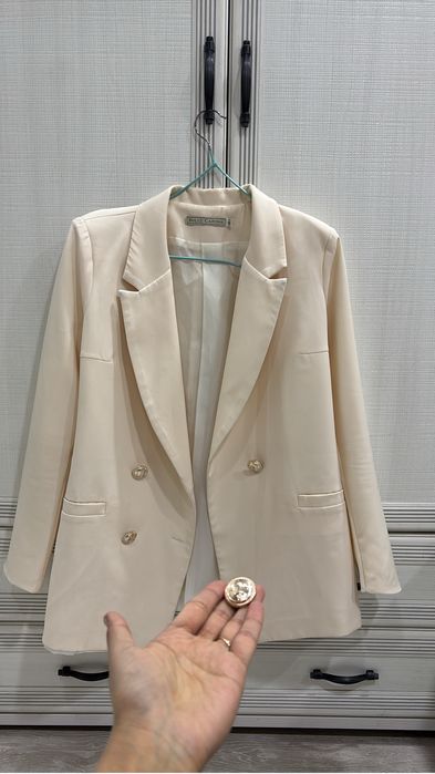 Продам вещи по 3000 42 размер