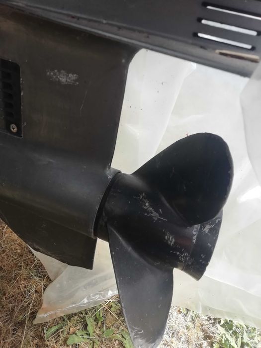 Продавам извънбордов двутактов двигател Маринер 50 конски сили