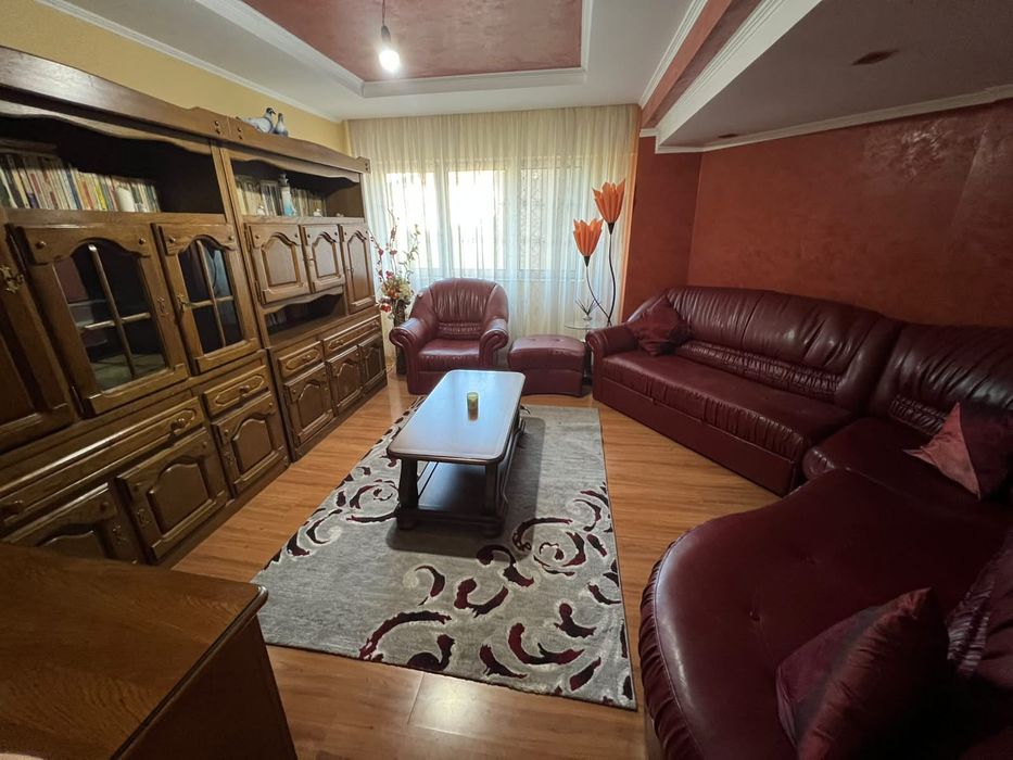 Inchiriere apartament  2 camere.