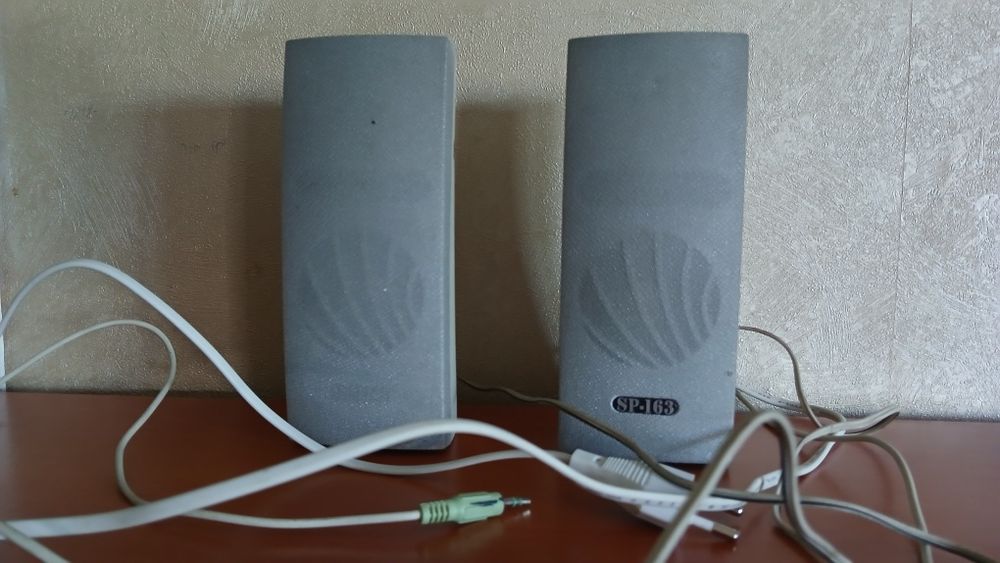 Тонколони за компютър и музикални аудио  техника.