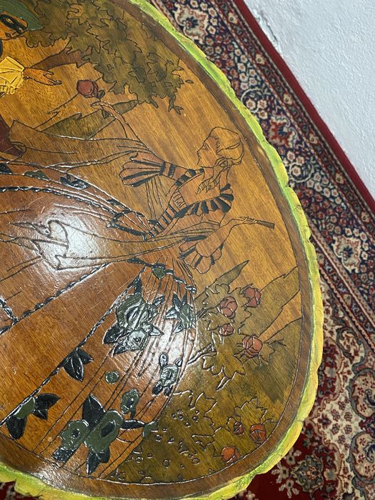 Стара авторска маса с подпис на художника