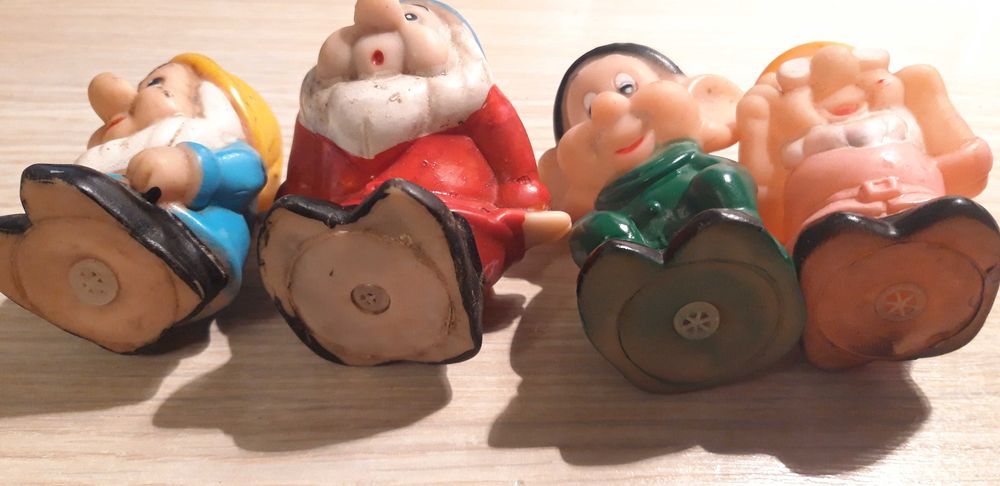 Jucarii Comuniste - 4 Pitici