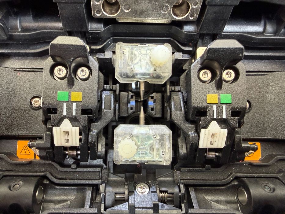 Fujikura 90S+ – Професионален оптичен сплайсер | Пълен комплект