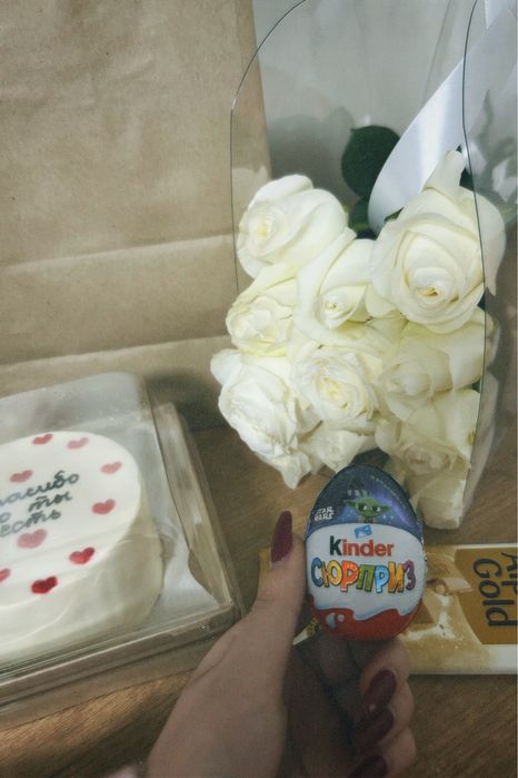 розы белые и бенто