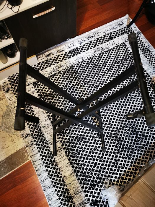 Стойка для синтезатора