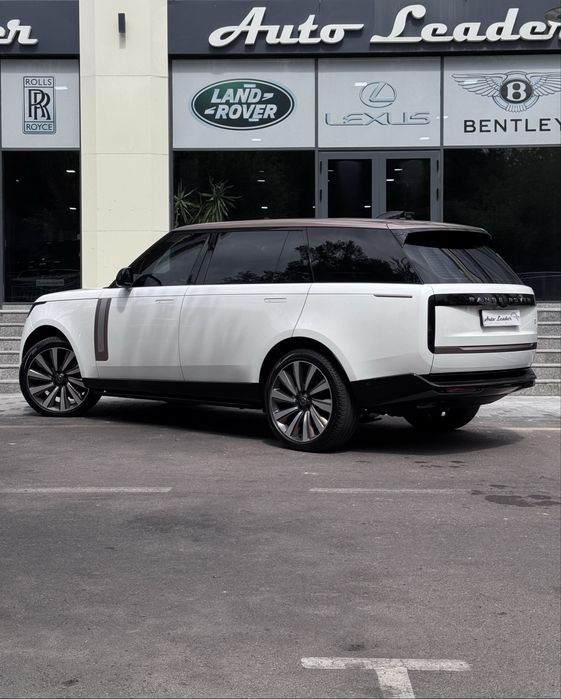 Range Rover SV P65