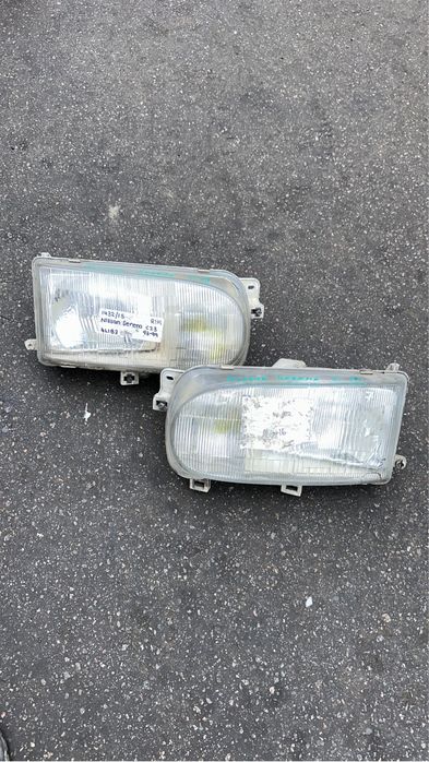 Фары на Nissan Serena c23