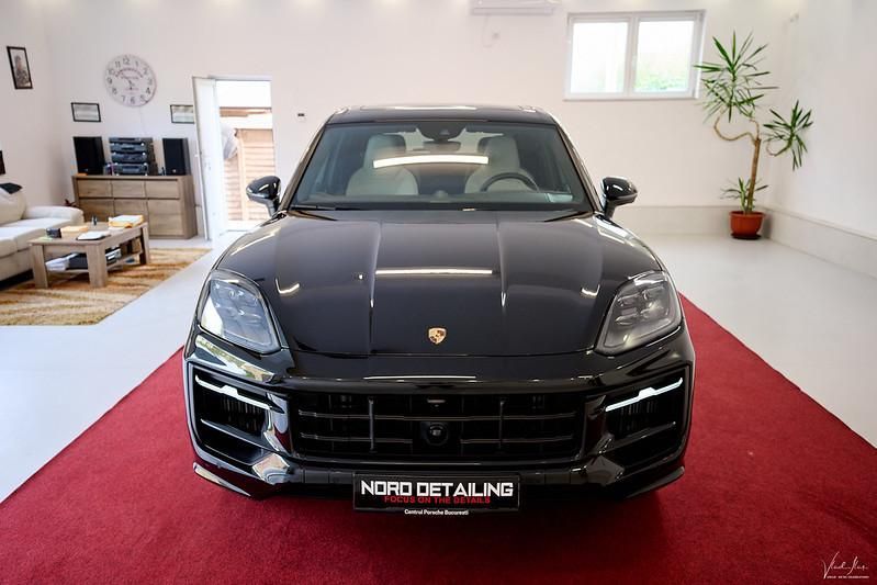 Porsche Cayenne Primul proprietar, ținuta in garaj. Doua seturi de anvelope.