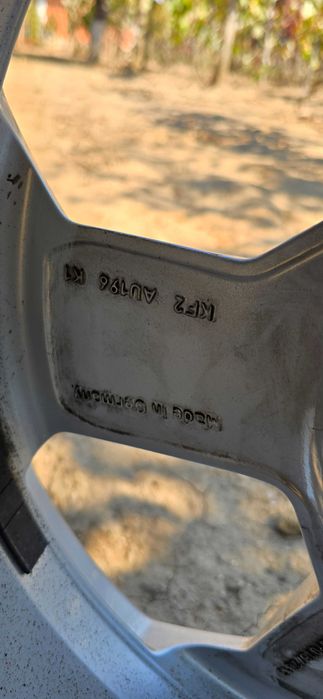 Джанти с гуми АУДИ А 6 7 8 С8  Оригинални