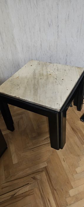 Мраморна маса  с дървени крака