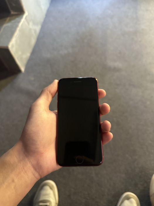 продам срочно iPhone SE2020