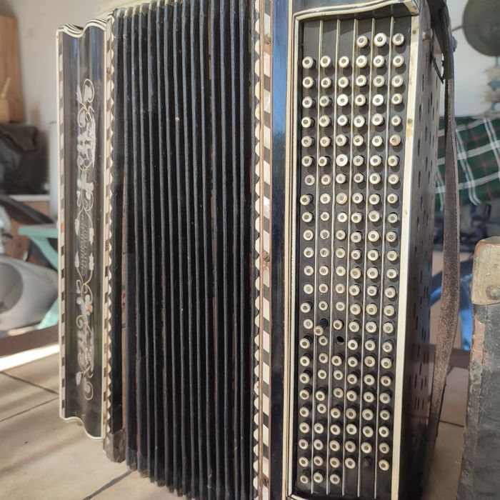 Стар антикварен акордеон Maximilien Vichoff