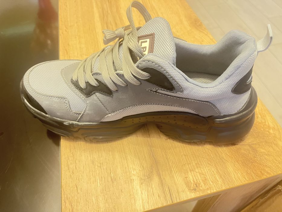 Работни обувки чисто нови с железно бумбе