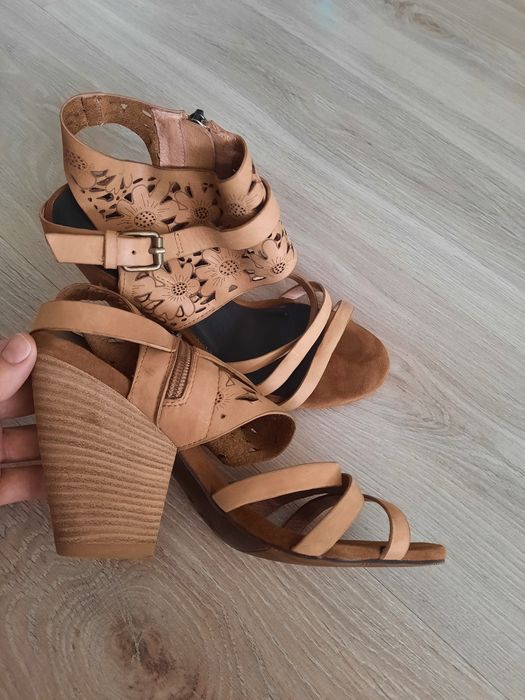 Летние босоножки