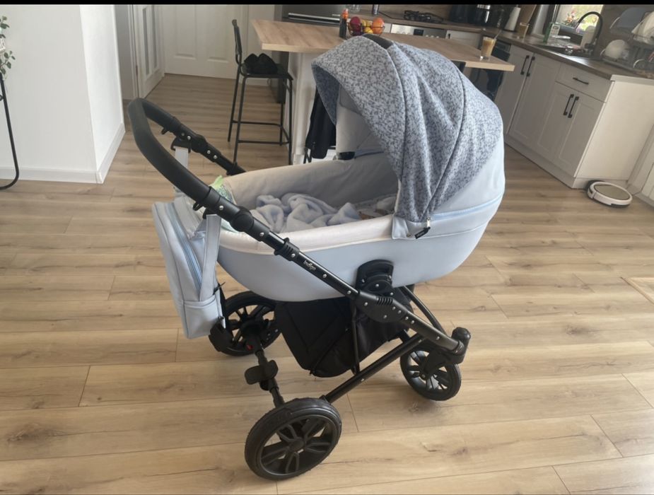 Бебешка количка Baby Giggle MIO 3 в 1 светло синя