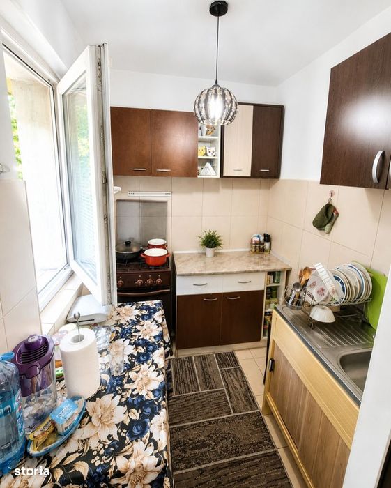 2 CAMERE DE VÂNZARE,Valea Roșie,mobilat,utilat,țeava gaze