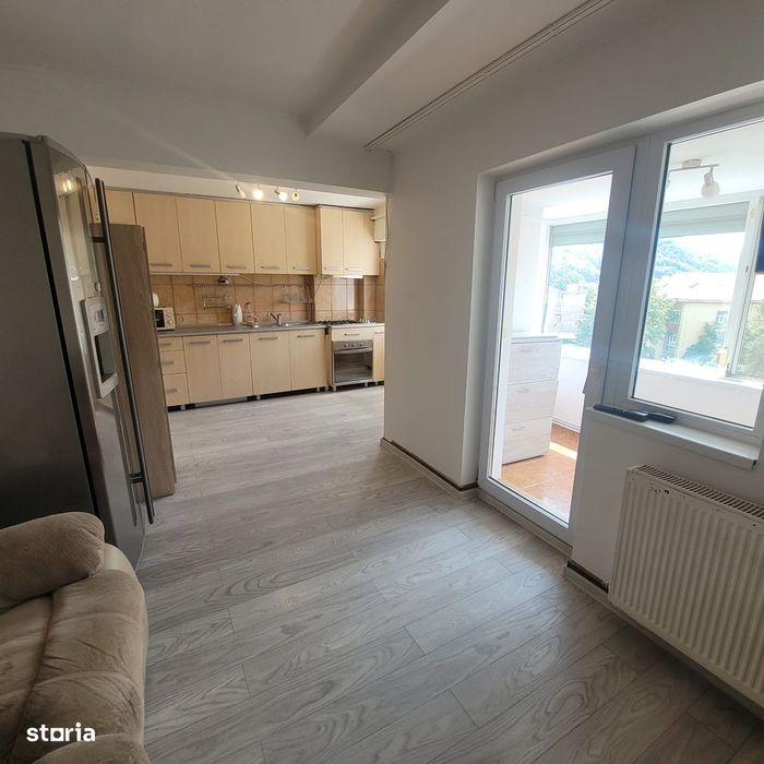 Vand apartament cu 3 camere Centrul Civic, Strada Toamnei