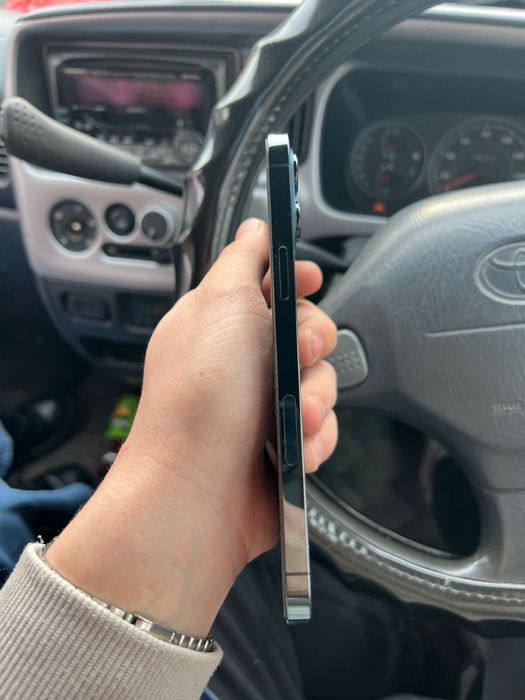 Продам айфон 12 про макс