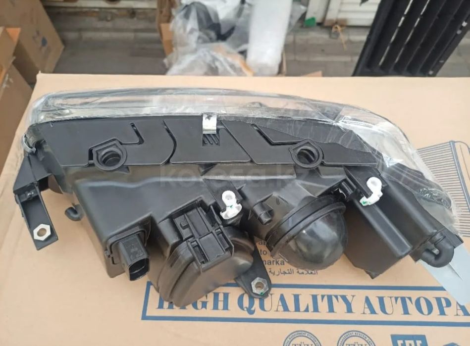 Фольксваген Пассат Б5+ фара