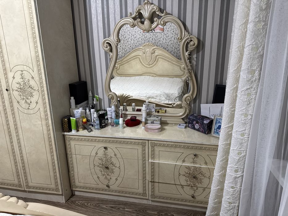 Спальный гарнитур