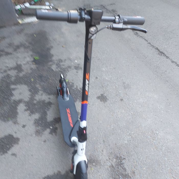 Trotineta electrica APRILIA.