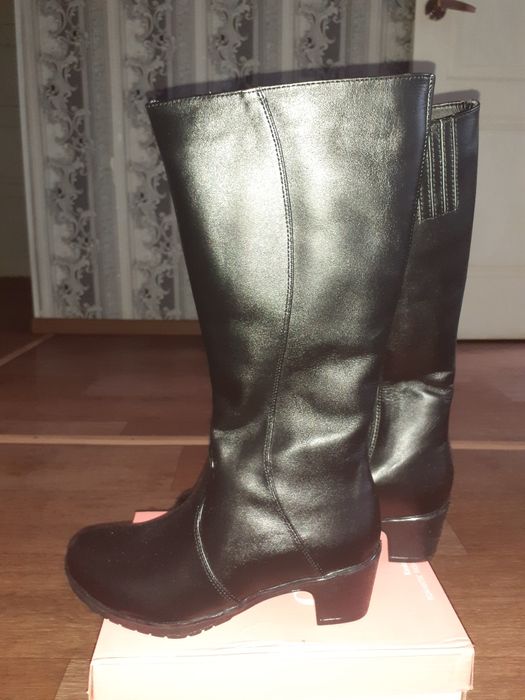 Продам сапоги 20000тг. Новые.