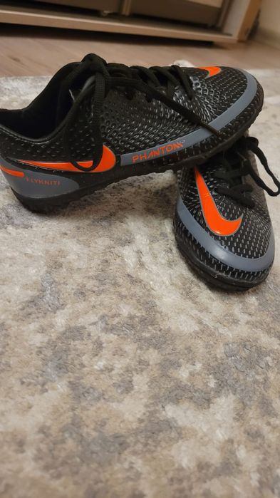 Продам фирменные кроссовки