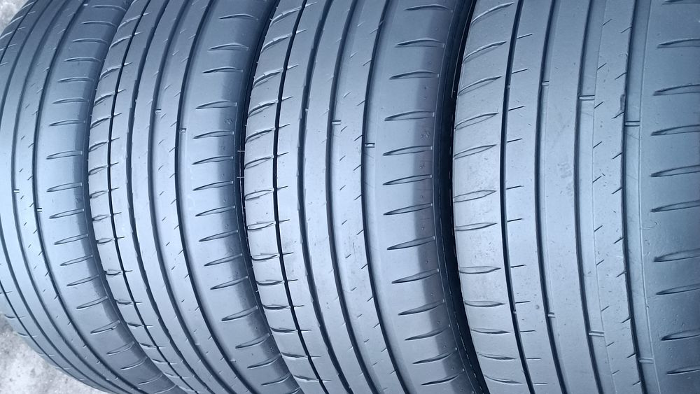 225/45/17 Michelin .