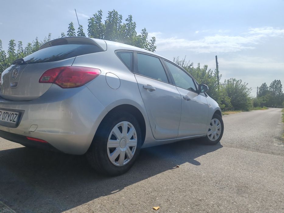 Vând Opel Astra J