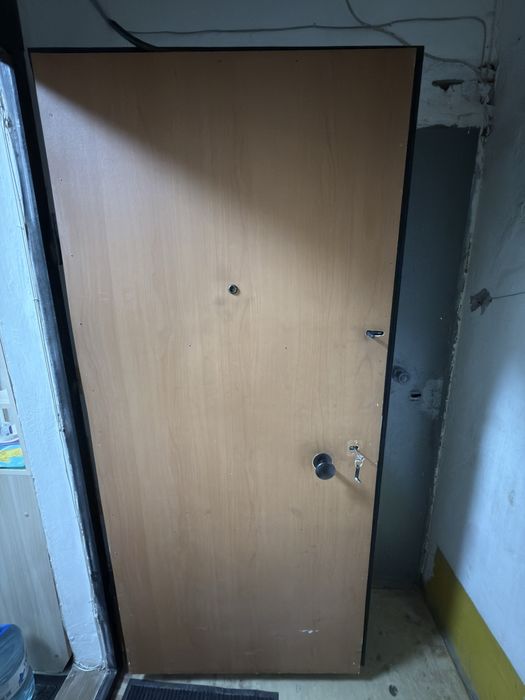 Продам дверь в хорошем состояние