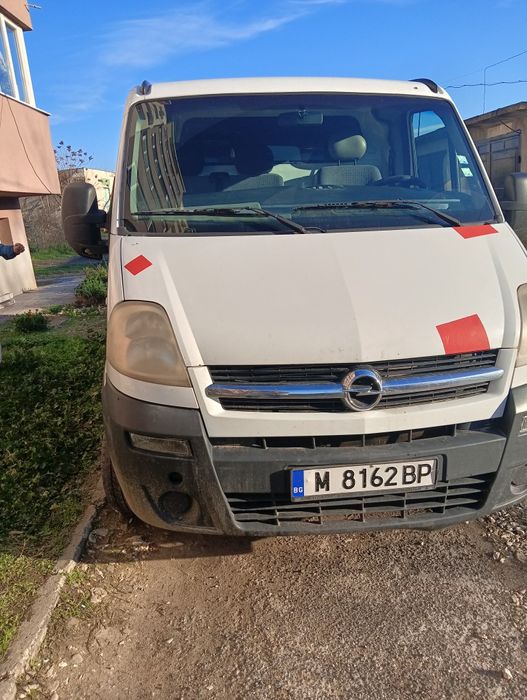Продавам Опел Мовано