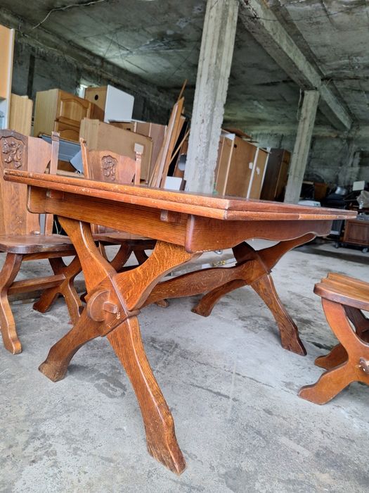 Масивна дървена трапезна маса + 4 стола