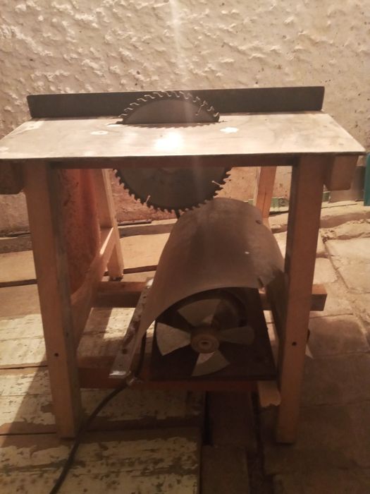 Распилочный  станок читайте в описании стоимость