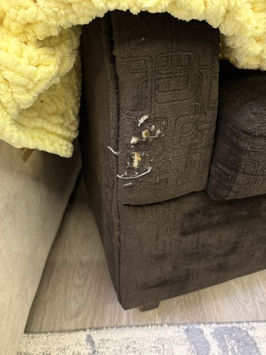 Стол и два кресла