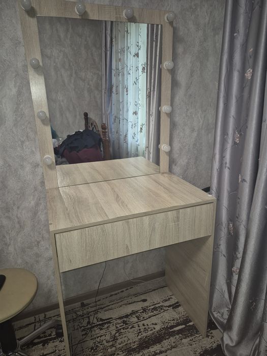 Продам стол визажиста