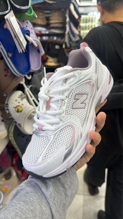 Продам кросовки женские нов