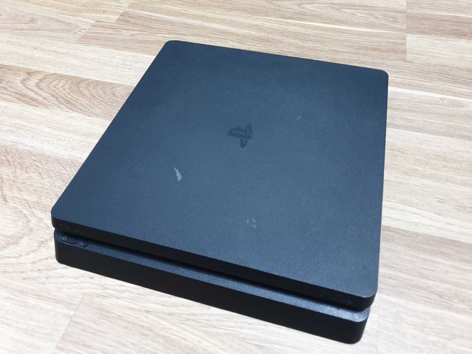 Consolă PS4 Slim 500 GB