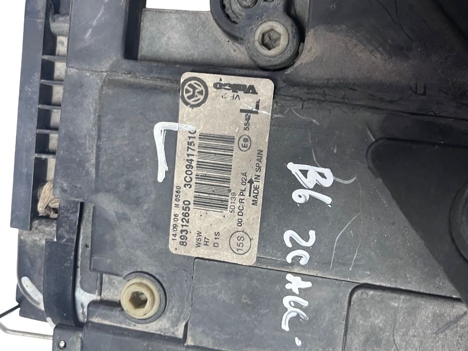 Far Stanga Cu Lupa Si Bi Xenon Europa Volkswagen Passat B6 2005 - 2010