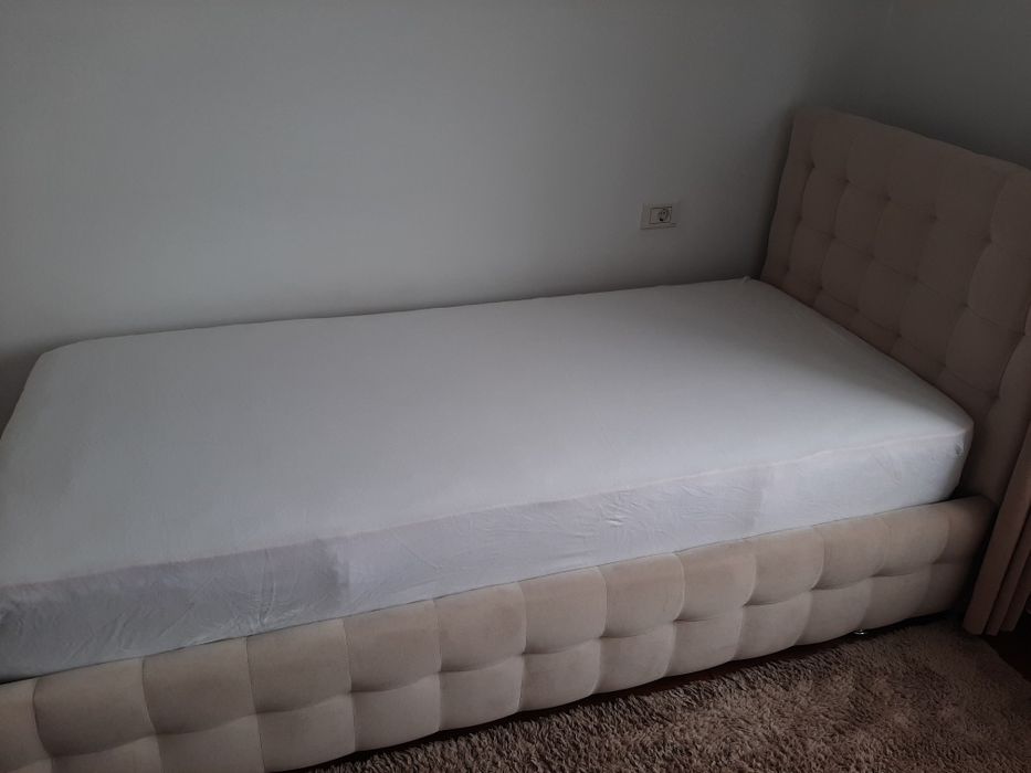 Vand pătuț cu tot cu saltea