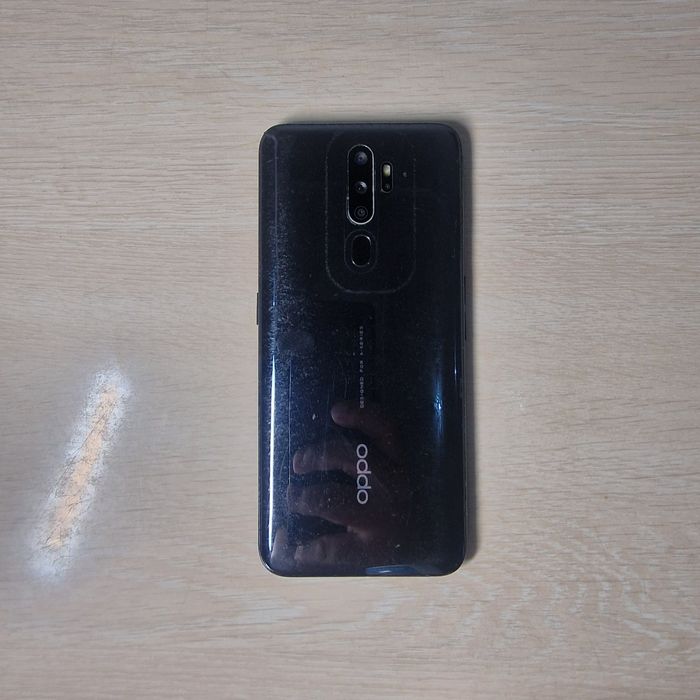 Продам смартфон OPPO A5.