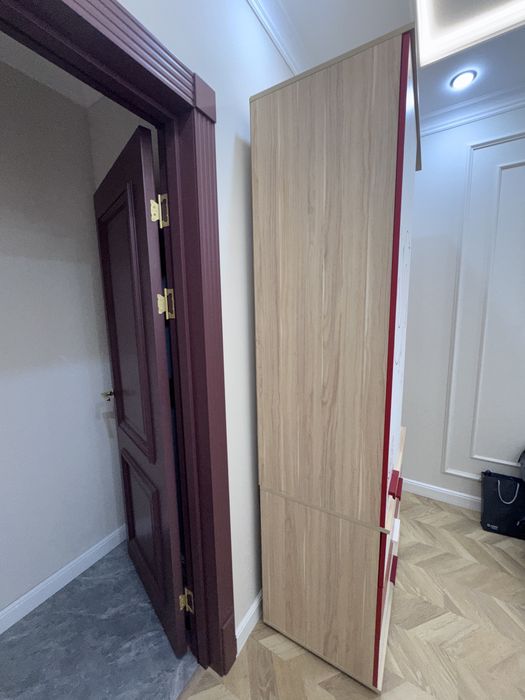 Продается шкаф с тумбой